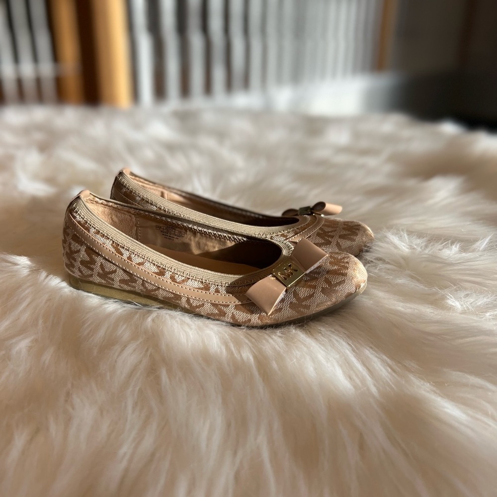 MK dress shoes for little girls. Size 1